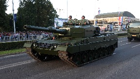 Ugovori za haubice i tenkove